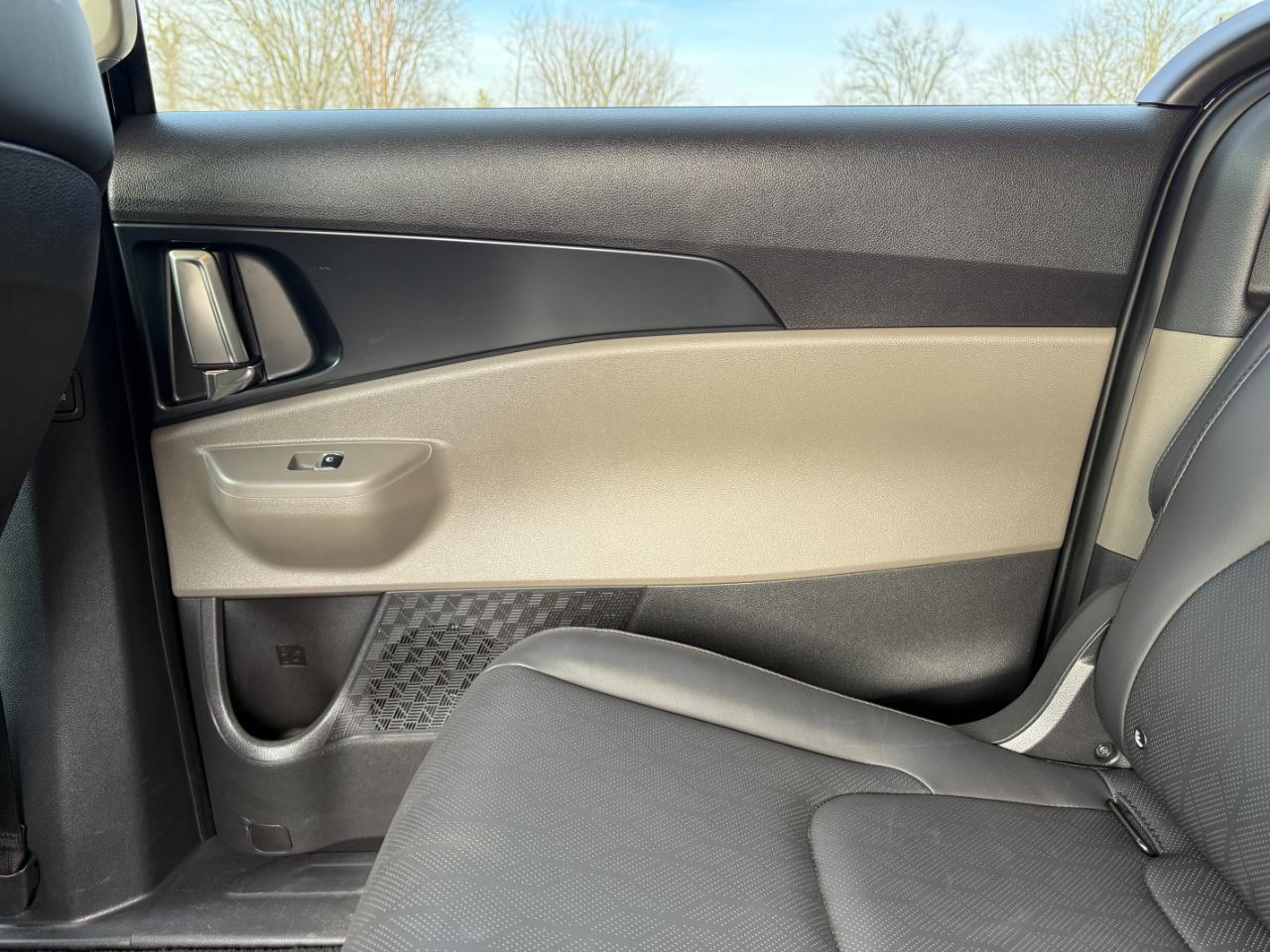 Kia Carnival Hybrid LXS FWD 2026