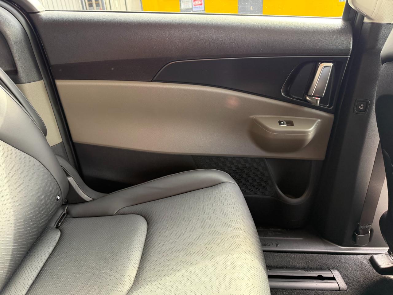 Kia Carnival Hybrid LXS FWD 2026