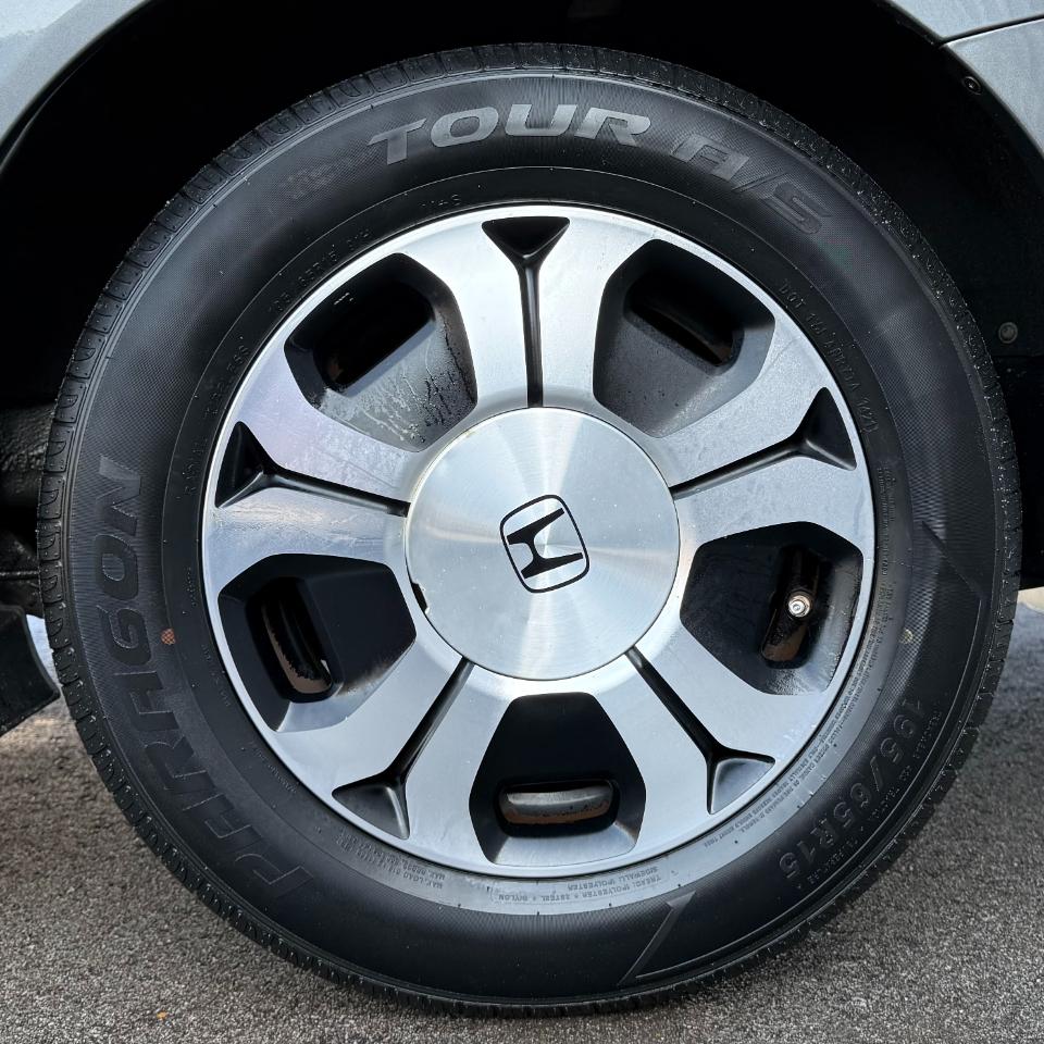 Honda Civic Hybrid 4dr Sdn L4 CVT 2013