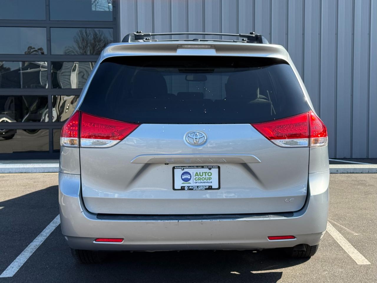 Toyota Sienna 5dr 8-Pass Van V6 LE FWD (Natl) 2014