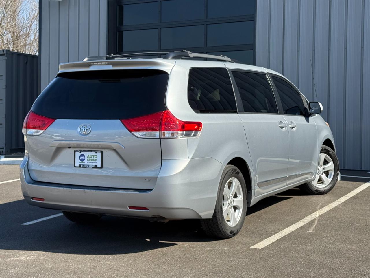 Toyota Sienna 5dr 8-Pass Van V6 LE FWD (Natl) 2014