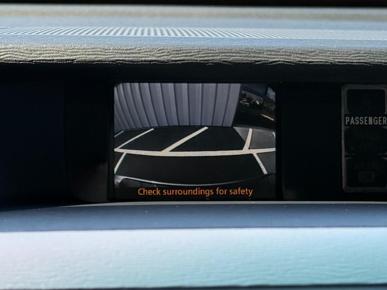 Toyota Sienna 5dr 8-Pass Van V6 LE FWD (Natl) 2014