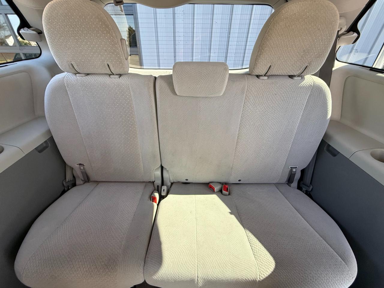 Toyota Sienna 5dr 8-Pass Van V6 LE FWD (Natl) 2014