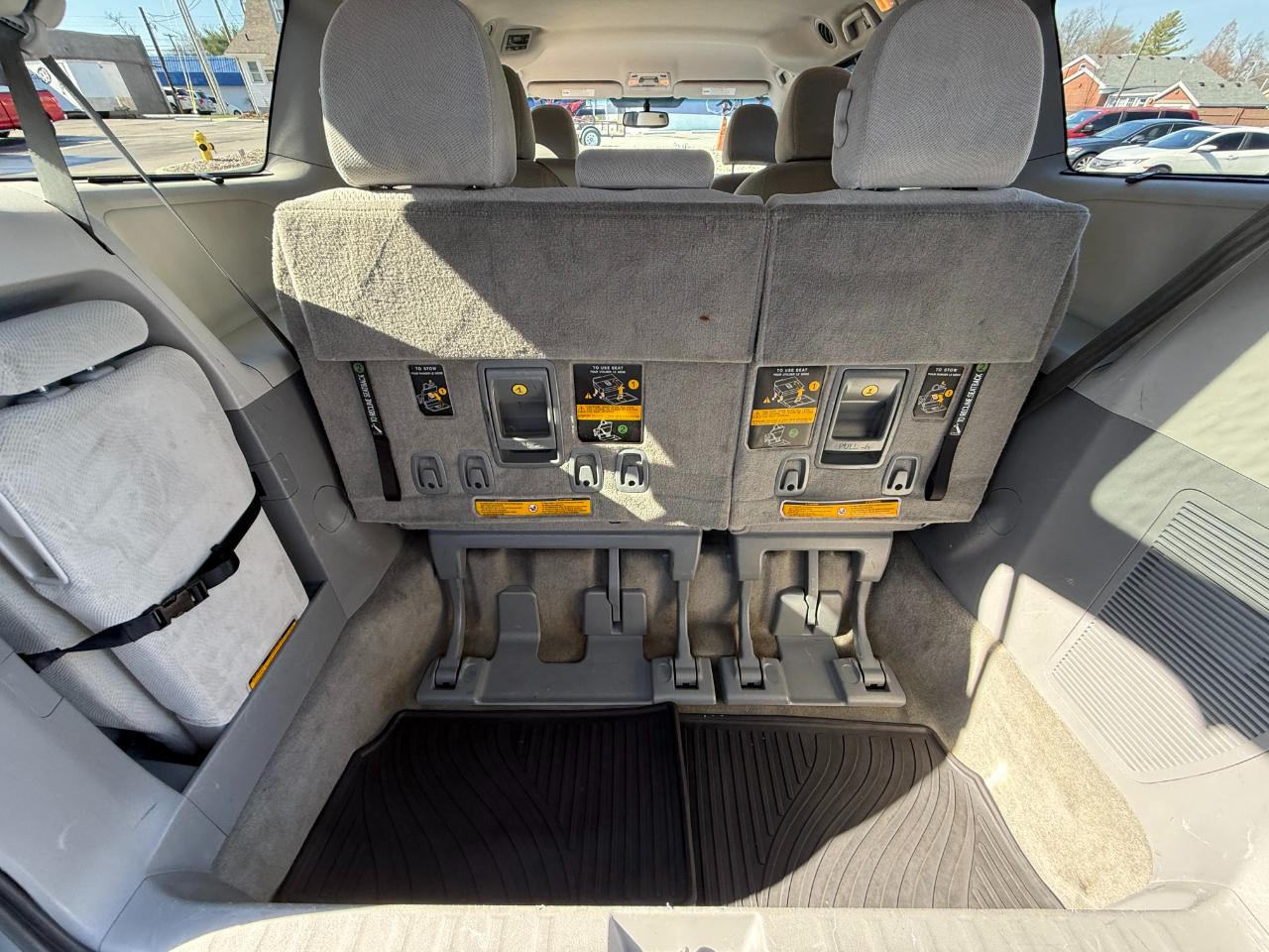 Toyota Sienna 5dr 8-Pass Van V6 LE FWD (Natl) 2014