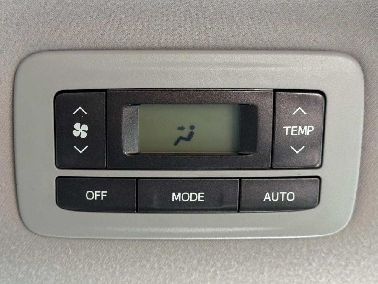 Toyota Sienna 5dr 8-Pass Van V6 LE FWD (Natl) 2014