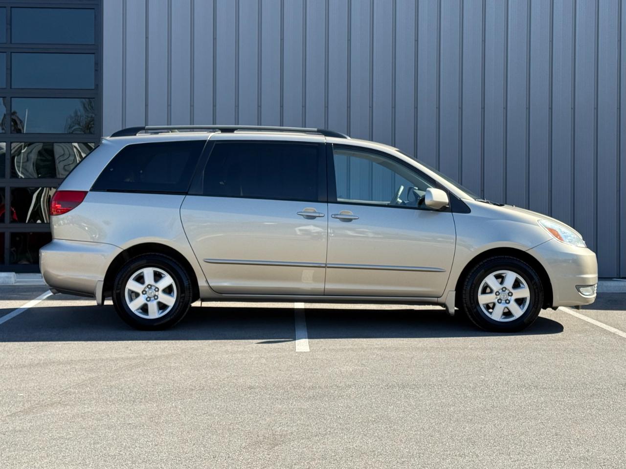Toyota Sienna 5dr XLE FWD 7-Passenger (Natl) 2005