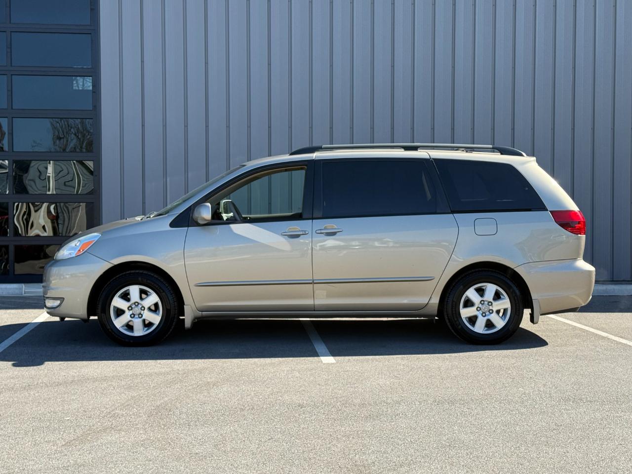 Toyota Sienna 5dr XLE FWD 7-Passenger (Natl) 2005