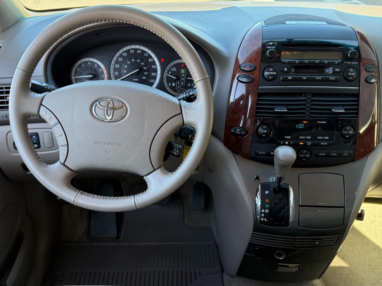 Toyota Sienna 5dr XLE FWD 7-Passenger (Natl) 2005