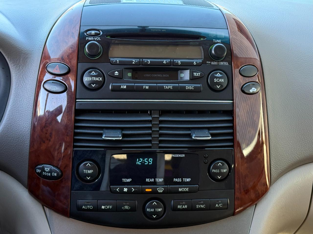 Toyota Sienna 5dr XLE FWD 7-Passenger (Natl) 2005