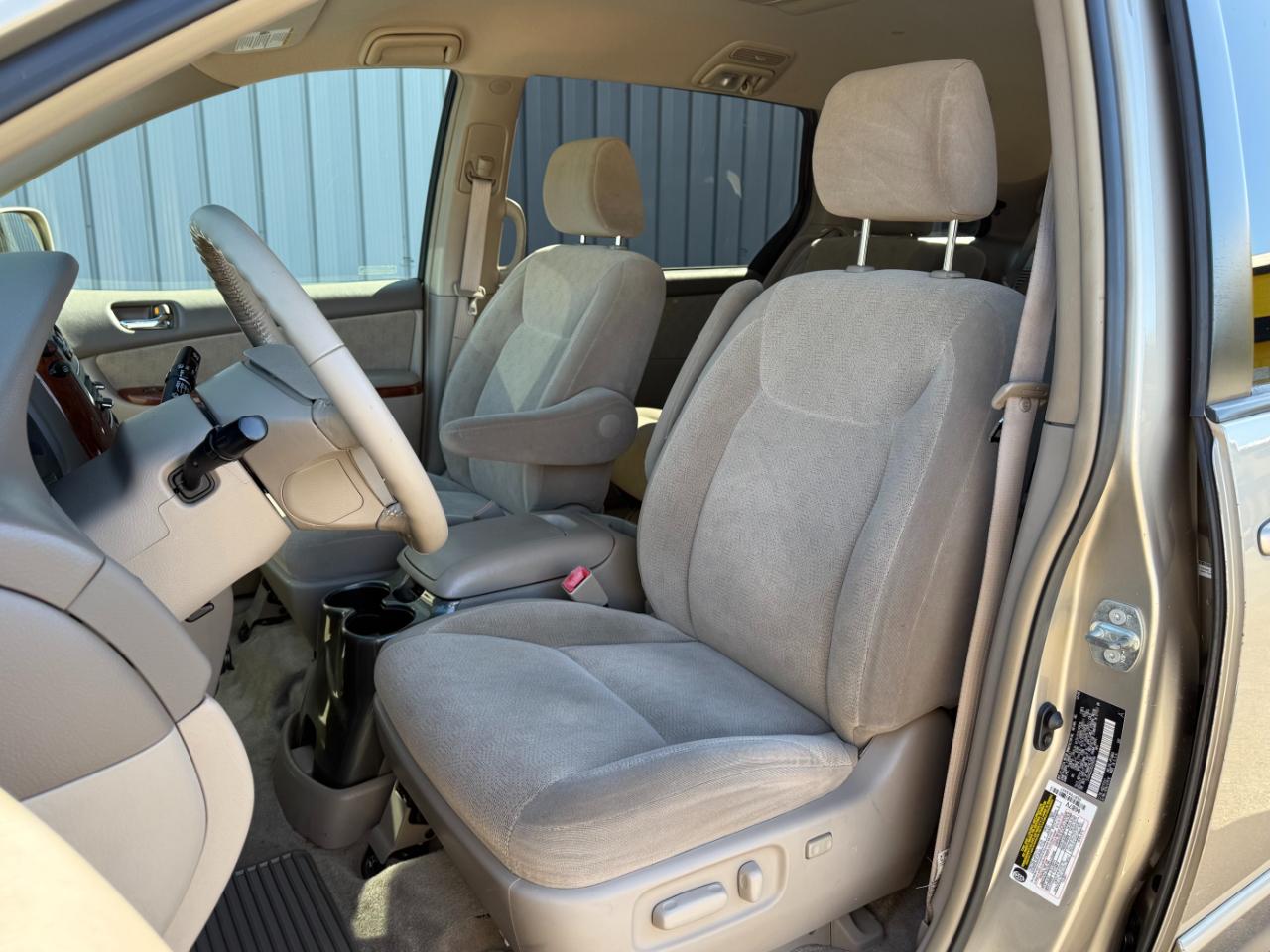 Toyota Sienna 5dr XLE FWD 7-Passenger (Natl) 2005