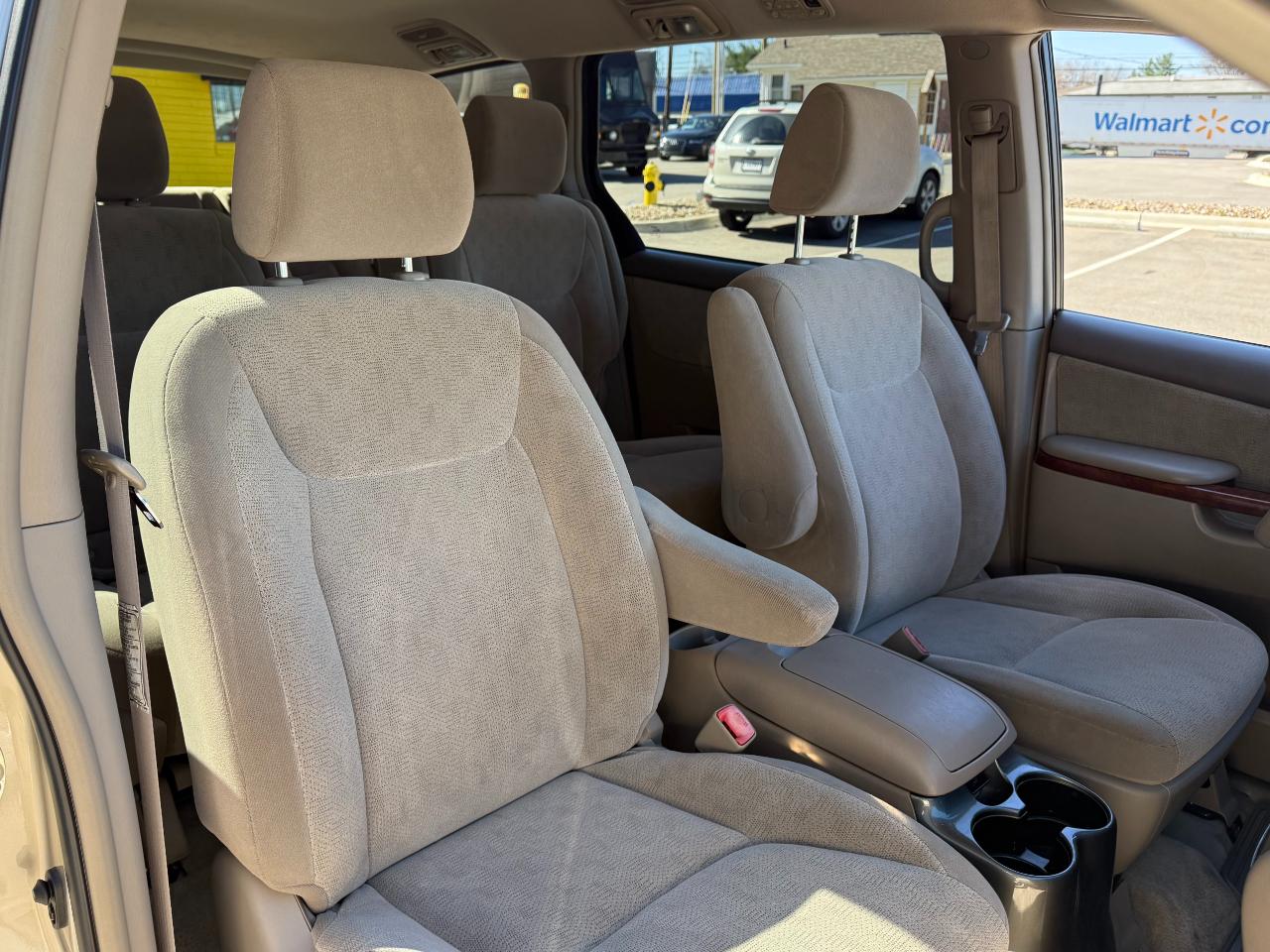 Toyota Sienna 5dr XLE FWD 7-Passenger (Natl) 2005