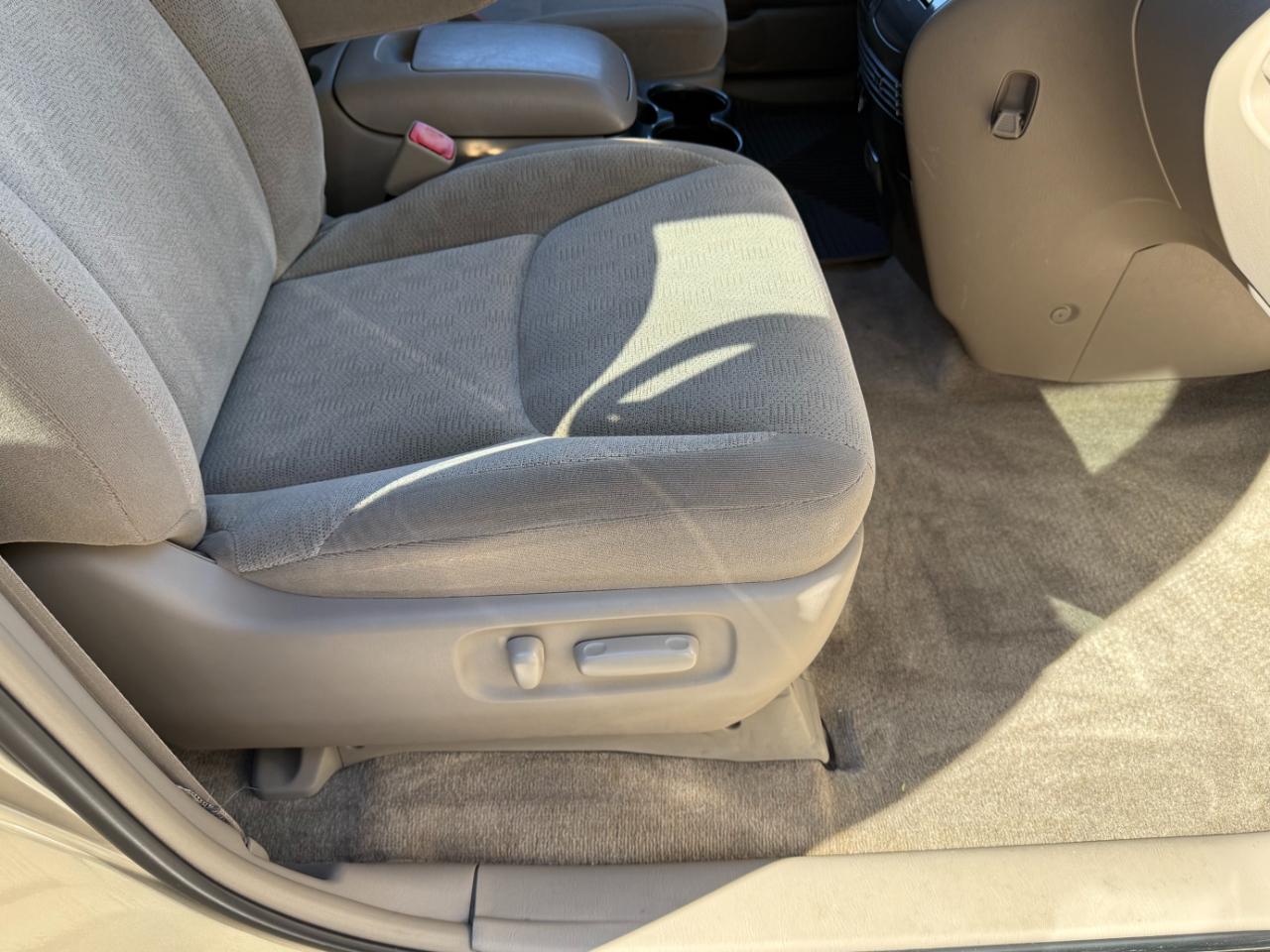 Toyota Sienna 5dr XLE FWD 7-Passenger (Natl) 2005