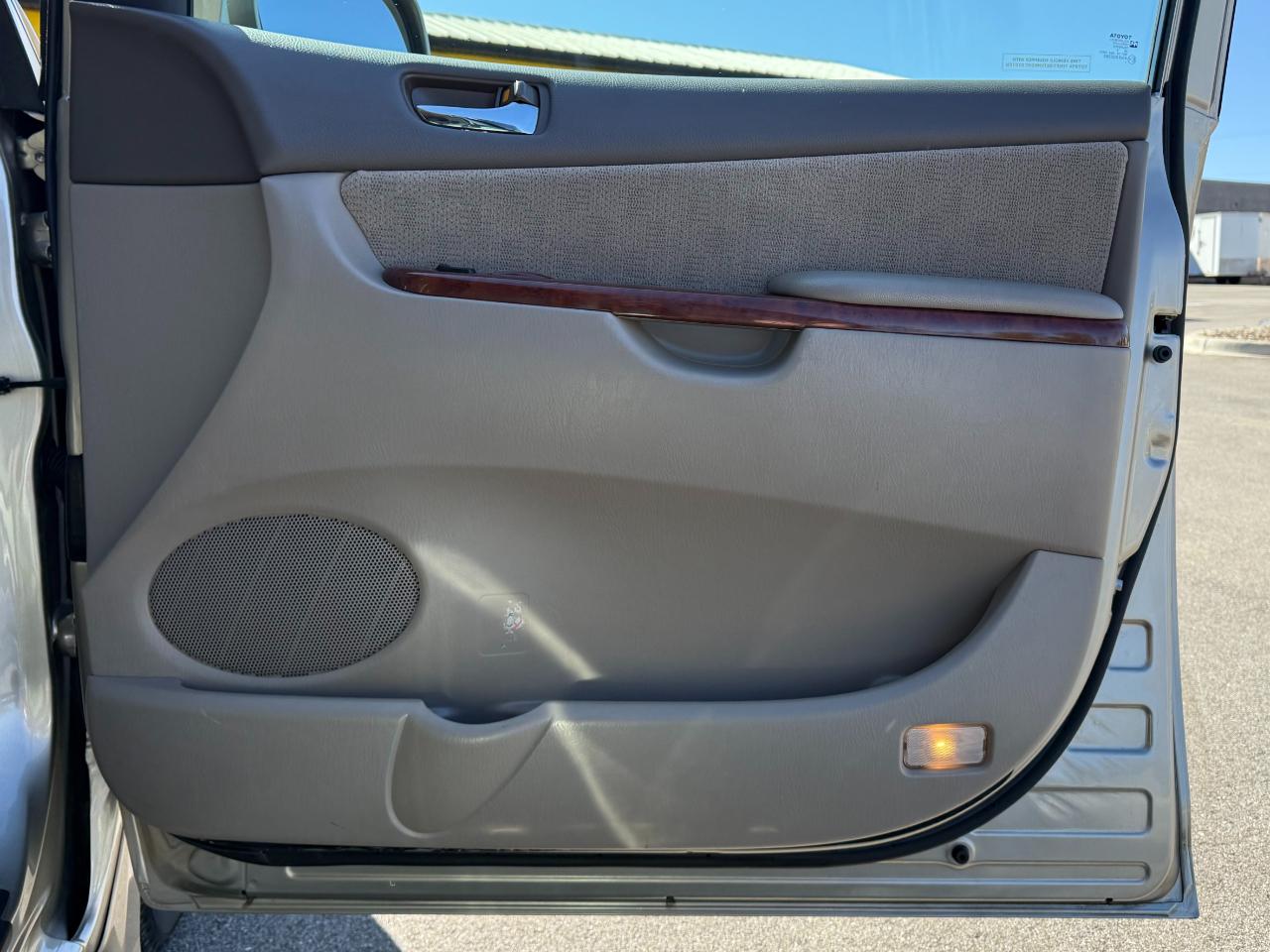 Toyota Sienna 5dr XLE FWD 7-Passenger (Natl) 2005