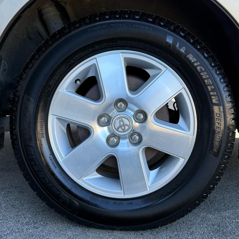 Toyota Sienna 5dr XLE FWD 7-Passenger (Natl) 2005