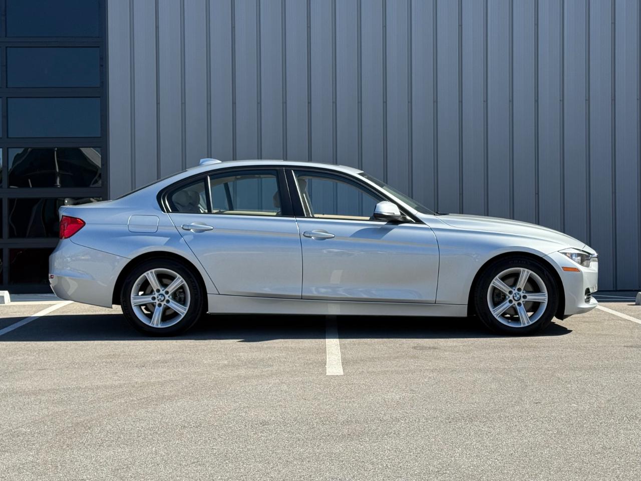 BMW 3 Series 4dr Sdn 328i RWD 2014