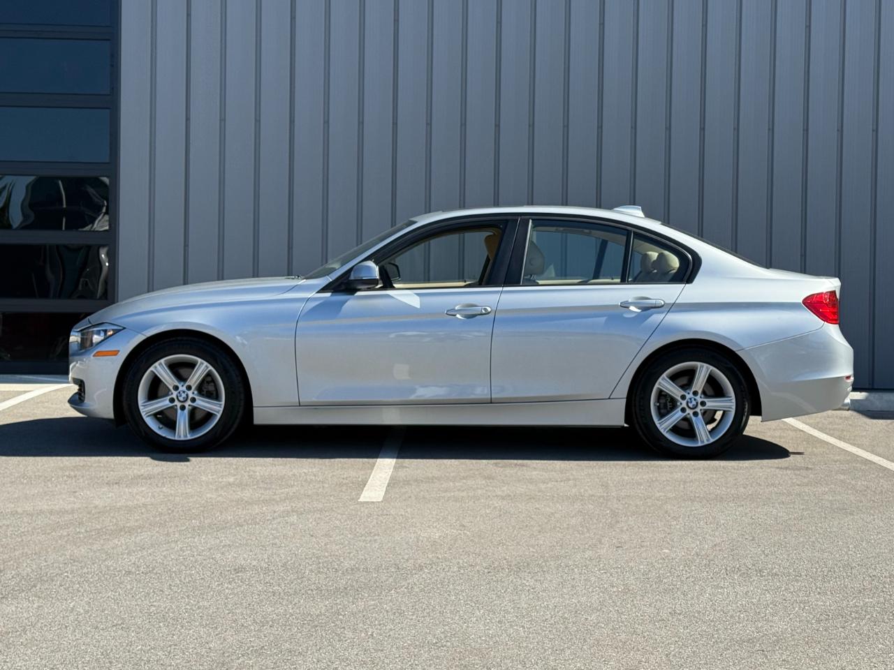 BMW 3 Series 4dr Sdn 328i RWD 2014