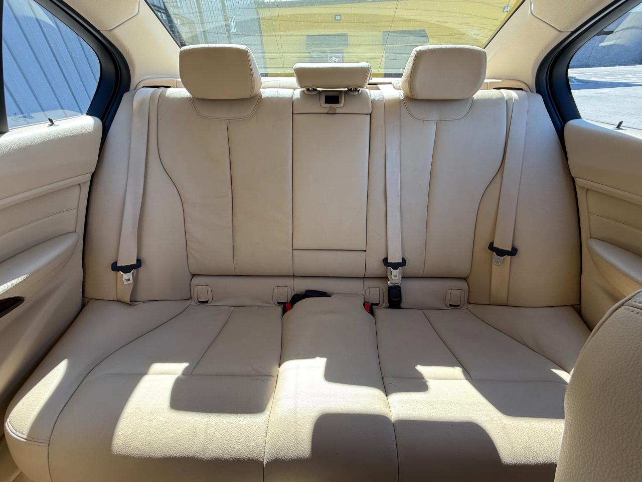 BMW 3 Series 4dr Sdn 328i RWD 2014