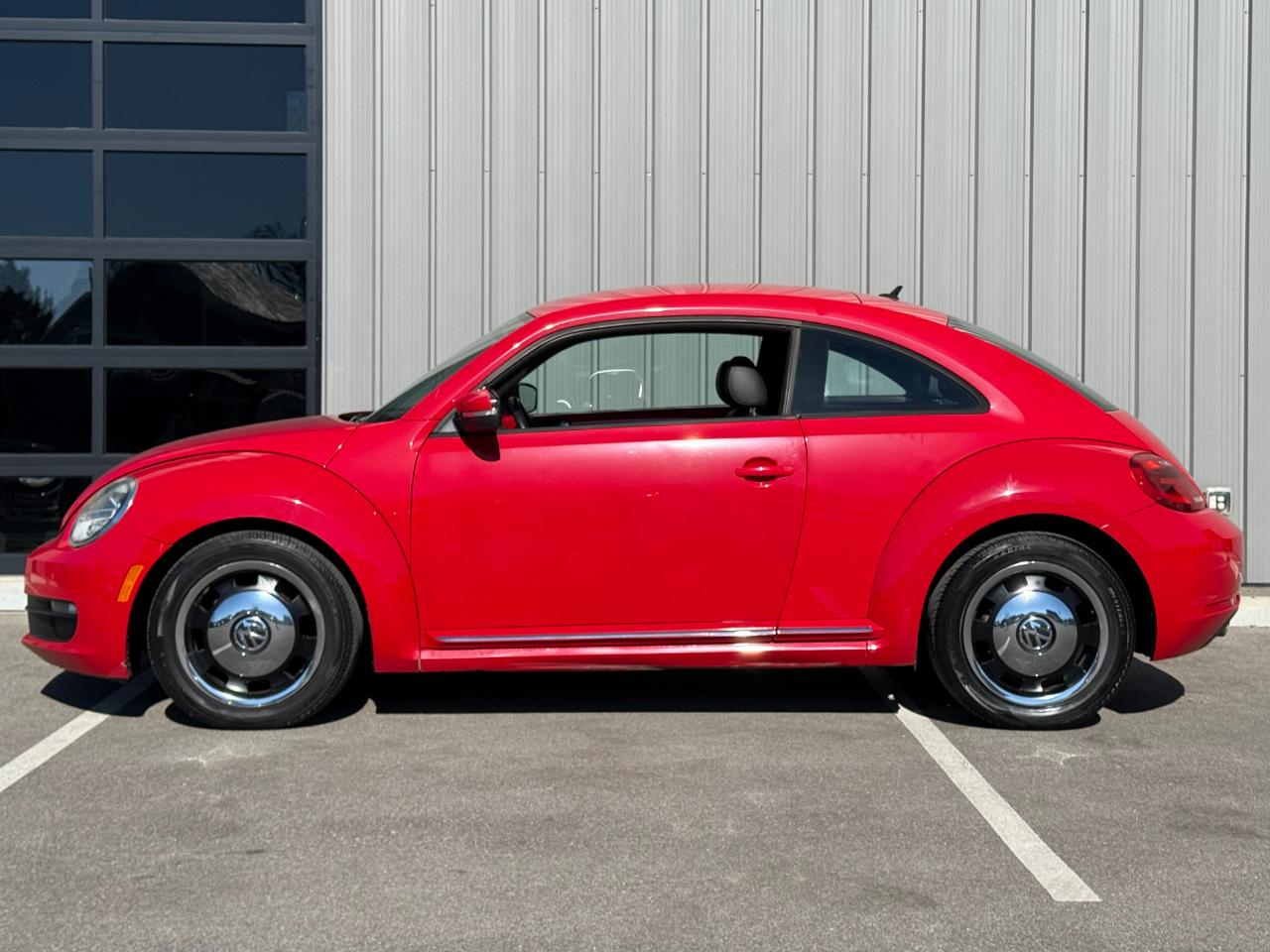 Volkswagen Beetle 2dr Cpe Auto 2.5L PZEV 2012