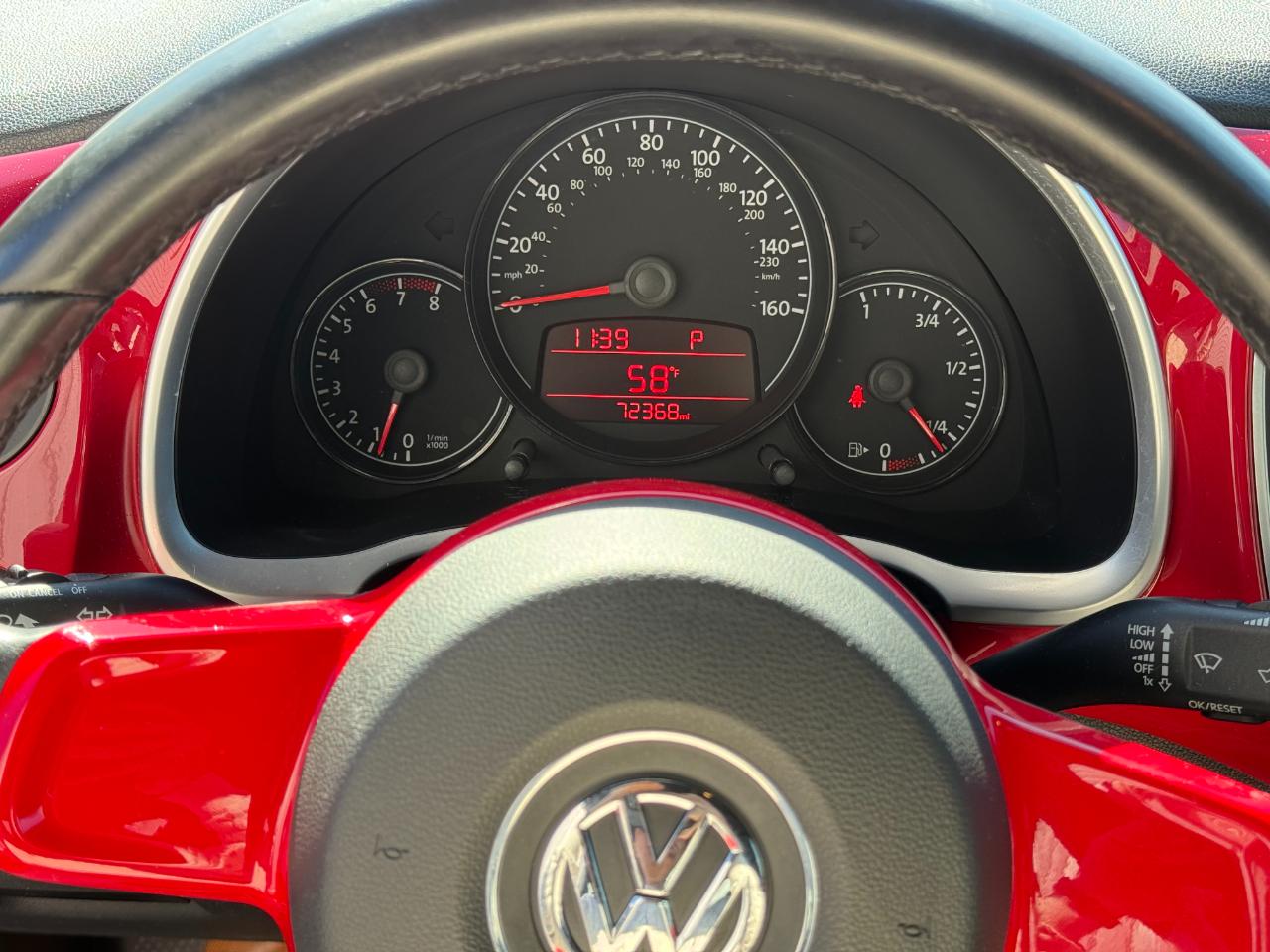 Volkswagen Beetle 2dr Cpe Auto 2.5L PZEV 2012