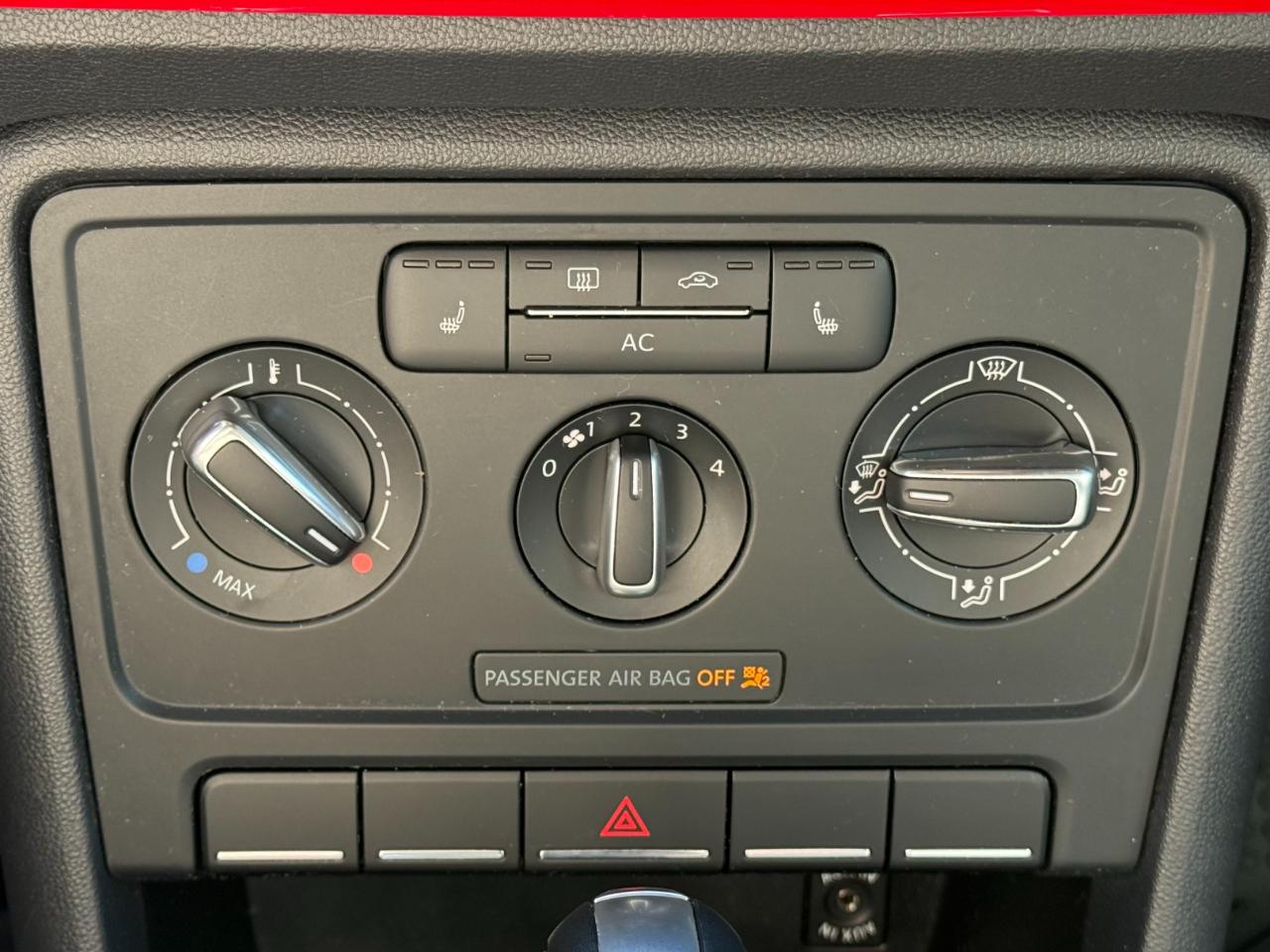 Volkswagen Beetle 2dr Cpe Auto 2.5L PZEV 2012