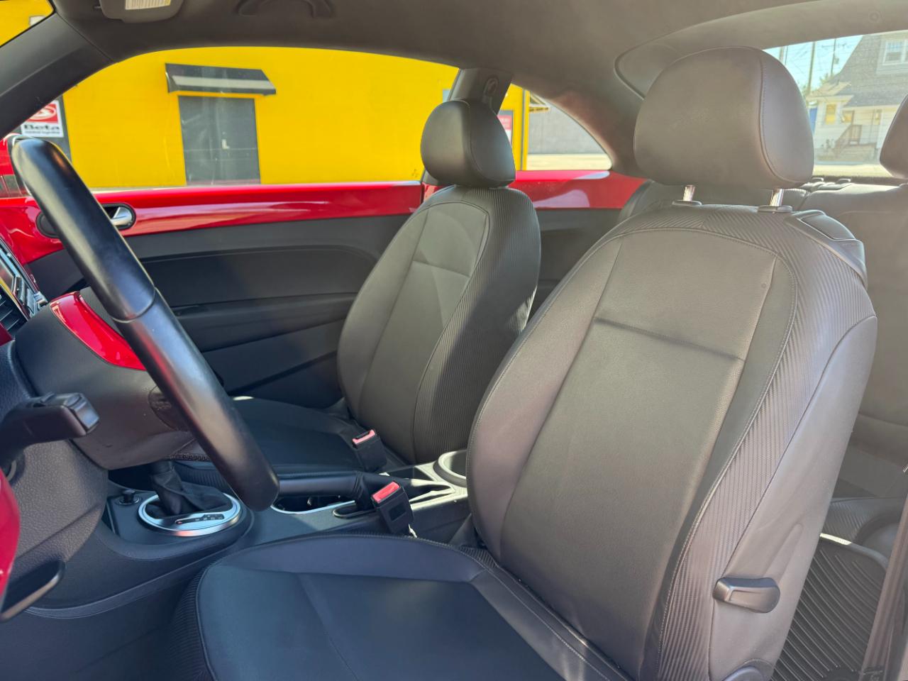 Volkswagen Beetle 2dr Cpe Auto 2.5L PZEV 2012