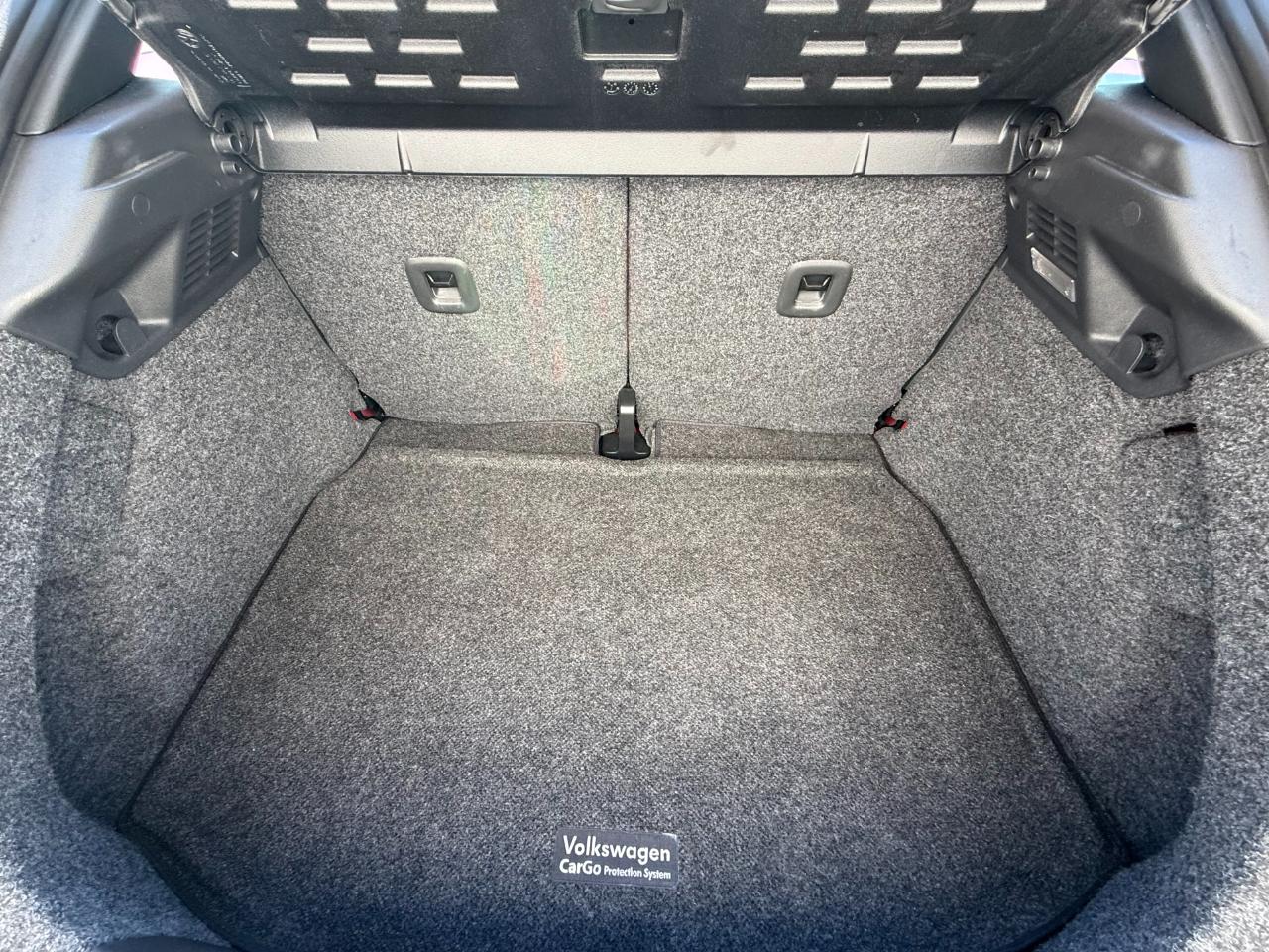 Volkswagen Beetle 2dr Cpe Auto 2.5L PZEV 2012