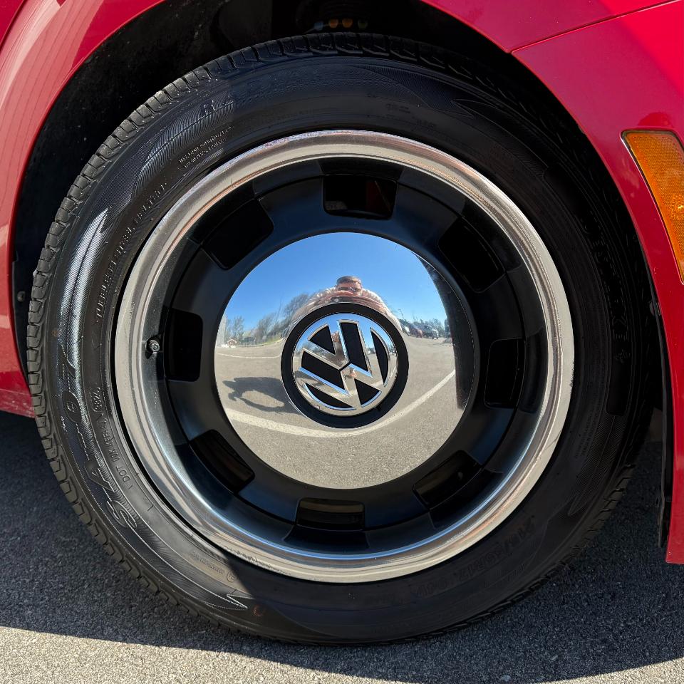 Volkswagen Beetle 2dr Cpe Auto 2.5L PZEV 2012