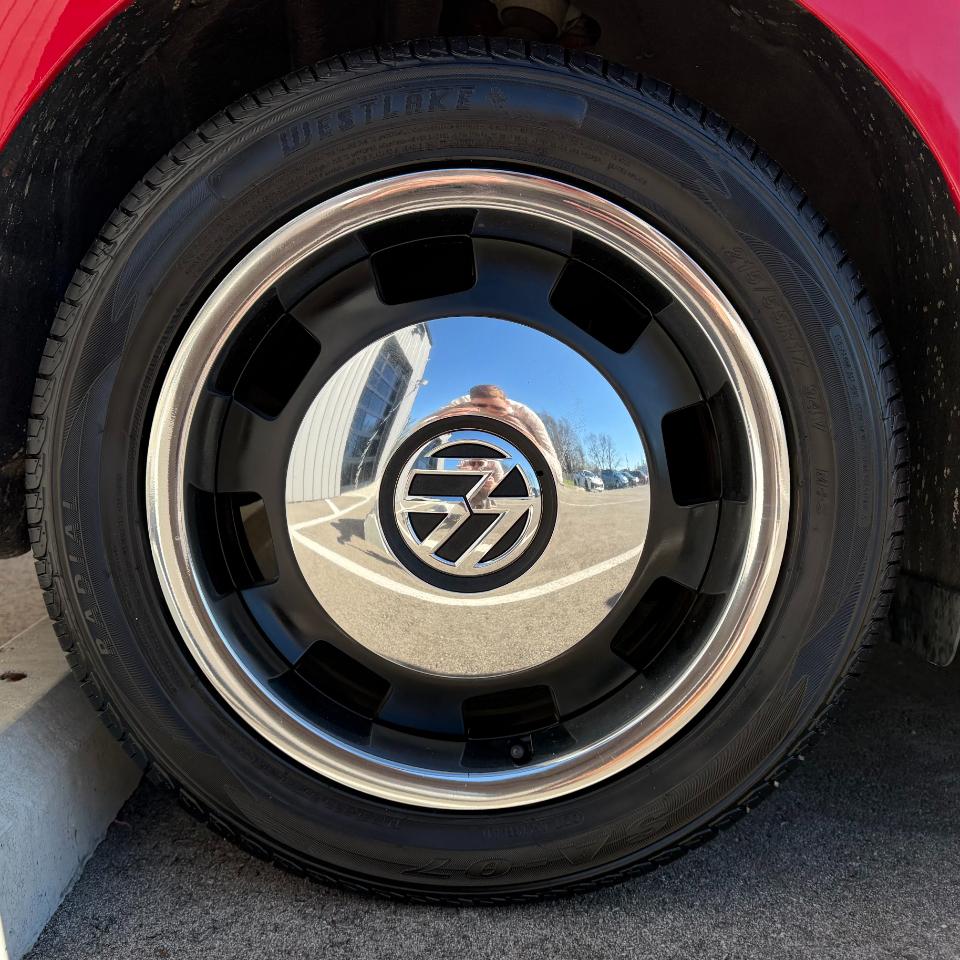 Volkswagen Beetle 2dr Cpe Auto 2.5L PZEV 2012