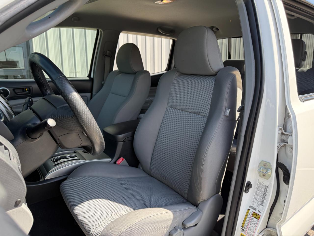 Toyota Tacoma 4WD Double Cab LB V6 AT (Natl) 2013