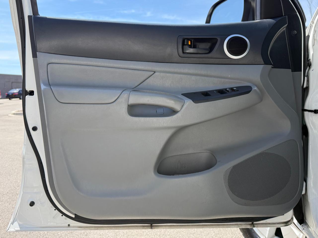 Toyota Tacoma 4WD Double Cab LB V6 AT (Natl) 2013