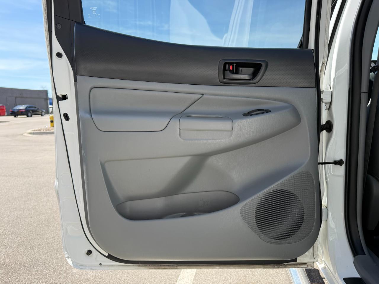 Toyota Tacoma 4WD Double Cab LB V6 AT (Natl) 2013