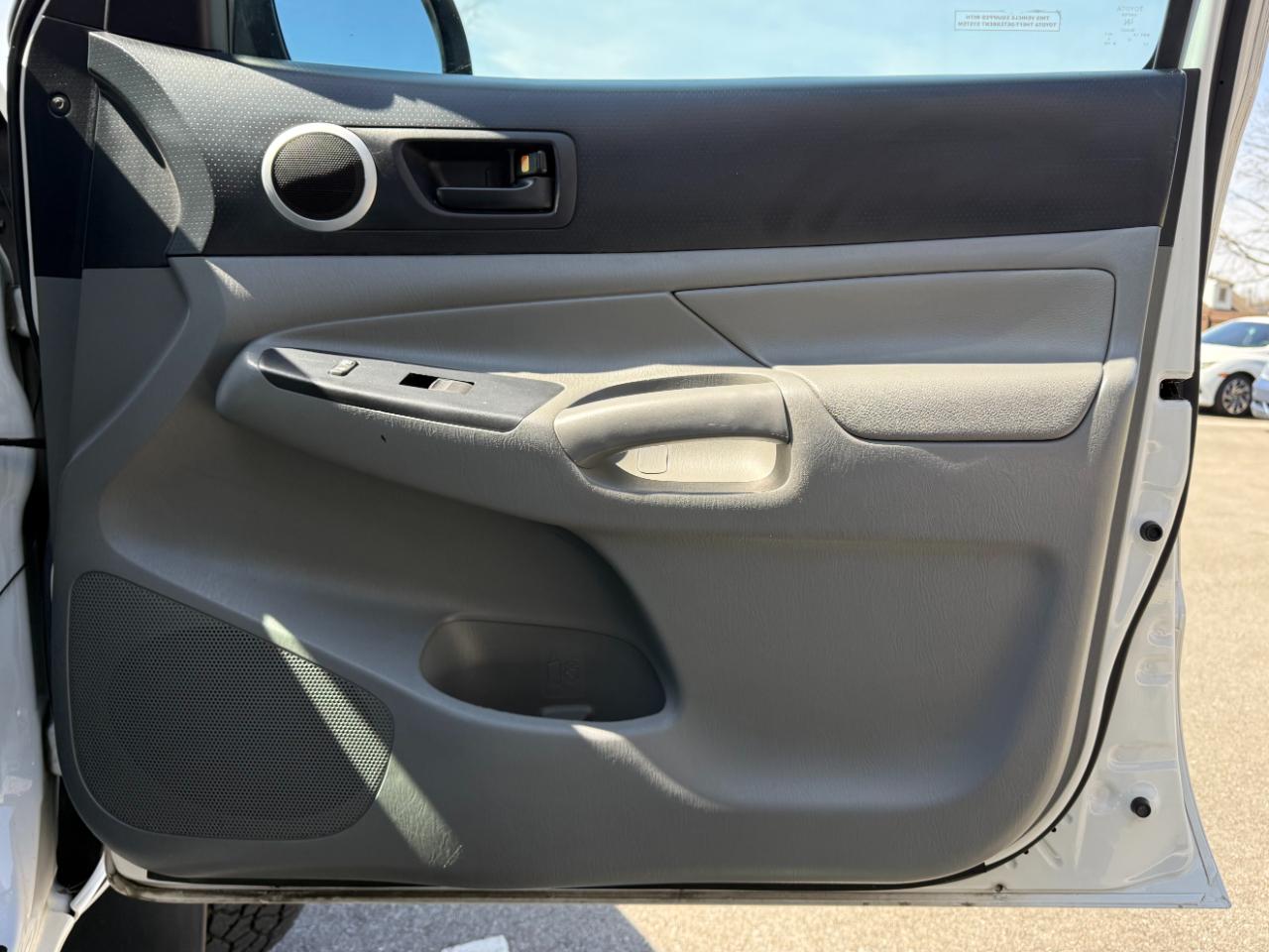 Toyota Tacoma 4WD Double Cab LB V6 AT (Natl) 2013