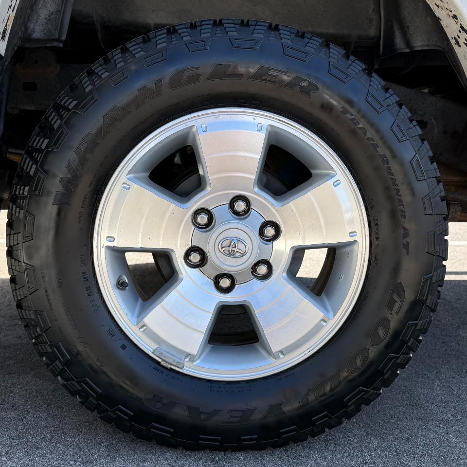 Toyota Tacoma 4WD Double Cab LB V6 AT (Natl) 2013