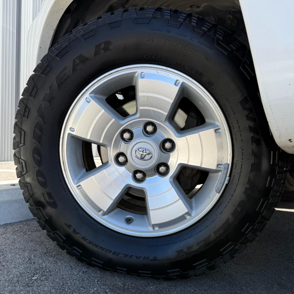 Toyota Tacoma 4WD Double Cab LB V6 AT (Natl) 2013