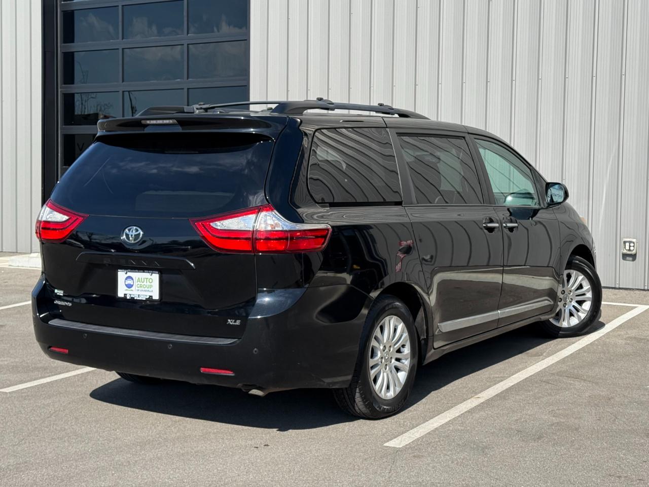 Toyota Sienna XLE Auto Access Seat FWD 7-Passenger (Natl) 2017