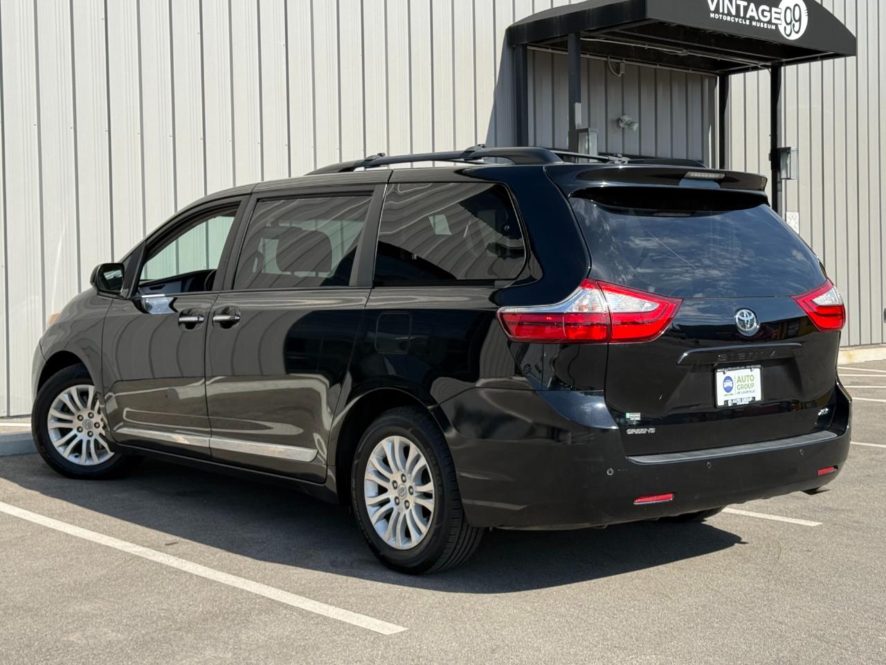 Toyota Sienna XLE Auto Access Seat FWD 7-Passenger (Natl) 2017