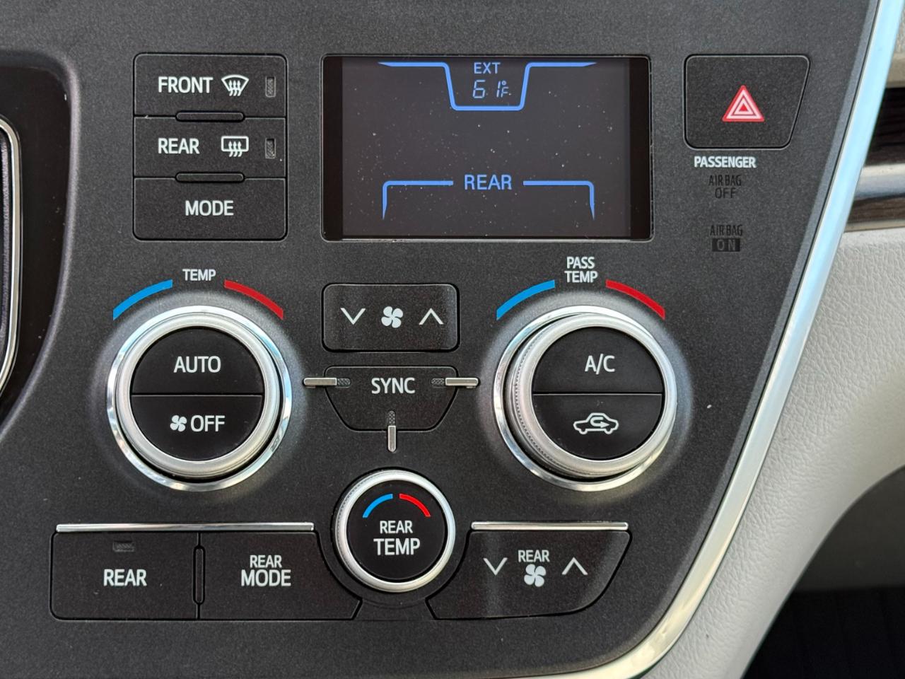 Toyota Sienna XLE Auto Access Seat FWD 7-Passenger (Natl) 2017