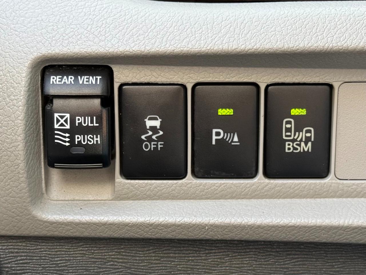 Toyota Sienna XLE Auto Access Seat FWD 7-Passenger (Natl) 2017