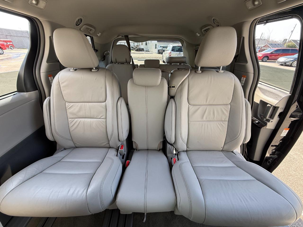 Toyota Sienna XLE Auto Access Seat FWD 7-Passenger (Natl) 2017