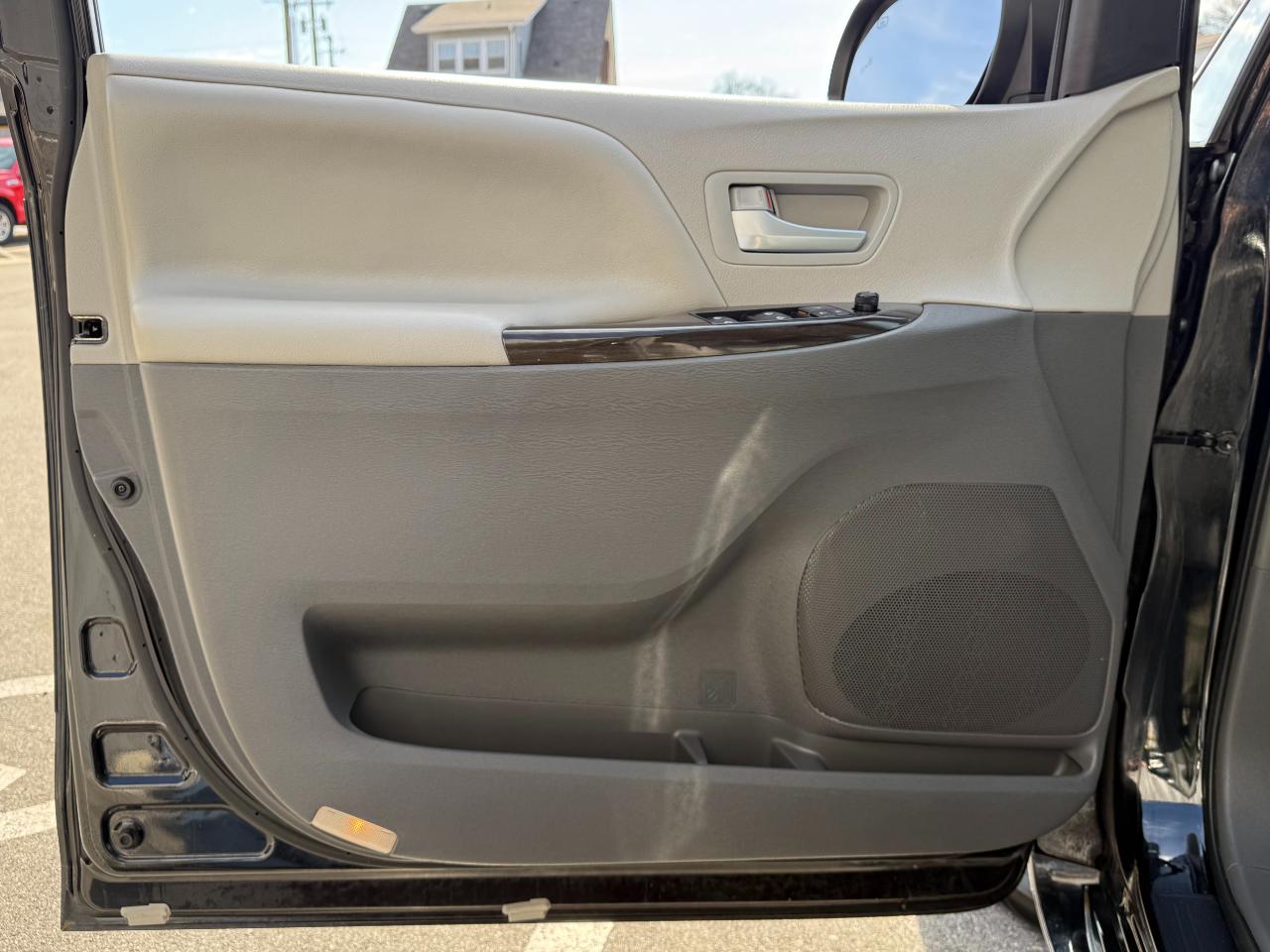 Toyota Sienna XLE Auto Access Seat FWD 7-Passenger (Natl) 2017