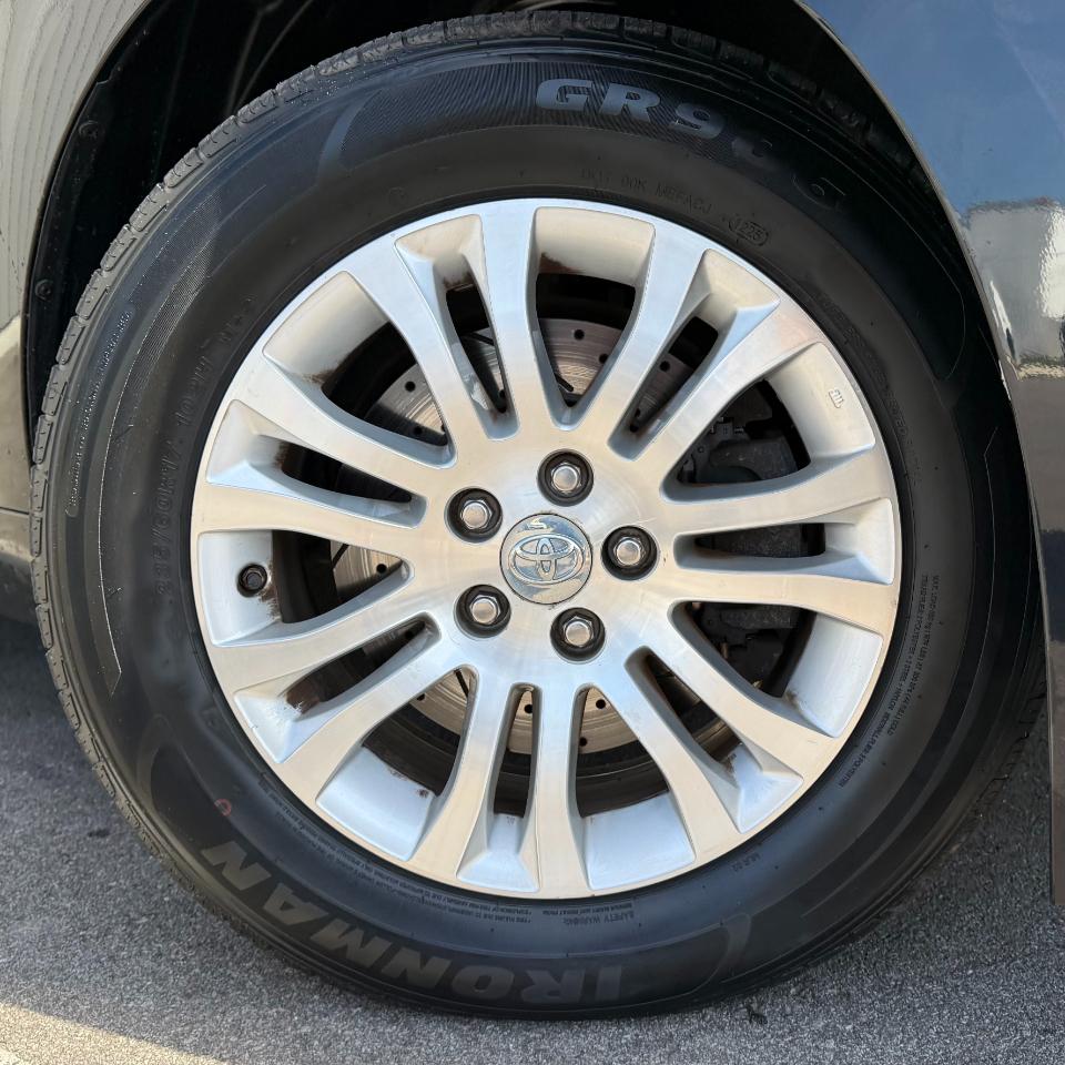 Toyota Sienna XLE Auto Access Seat FWD 7-Passenger (Natl) 2017