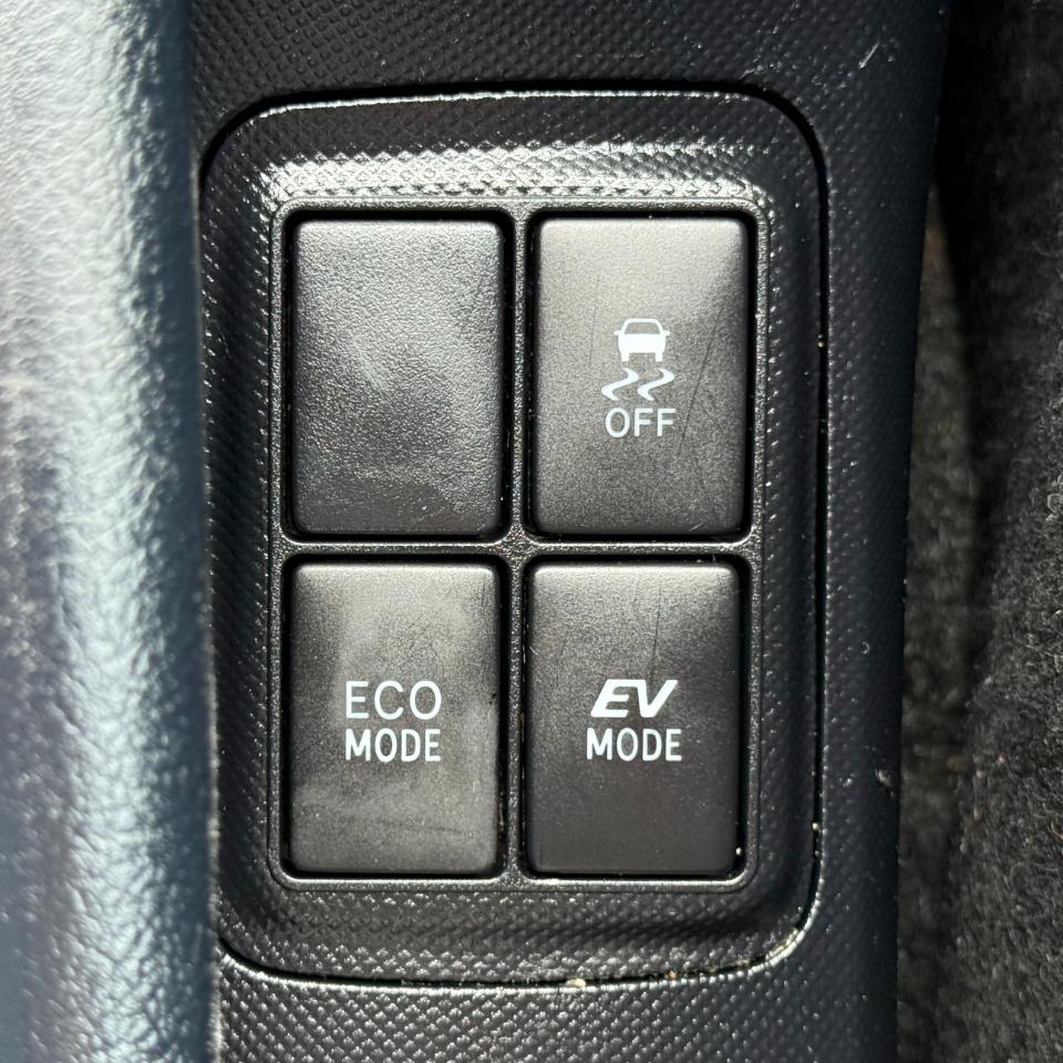 Toyota Prius c 5dr HB Persona Series (Natl) 2016