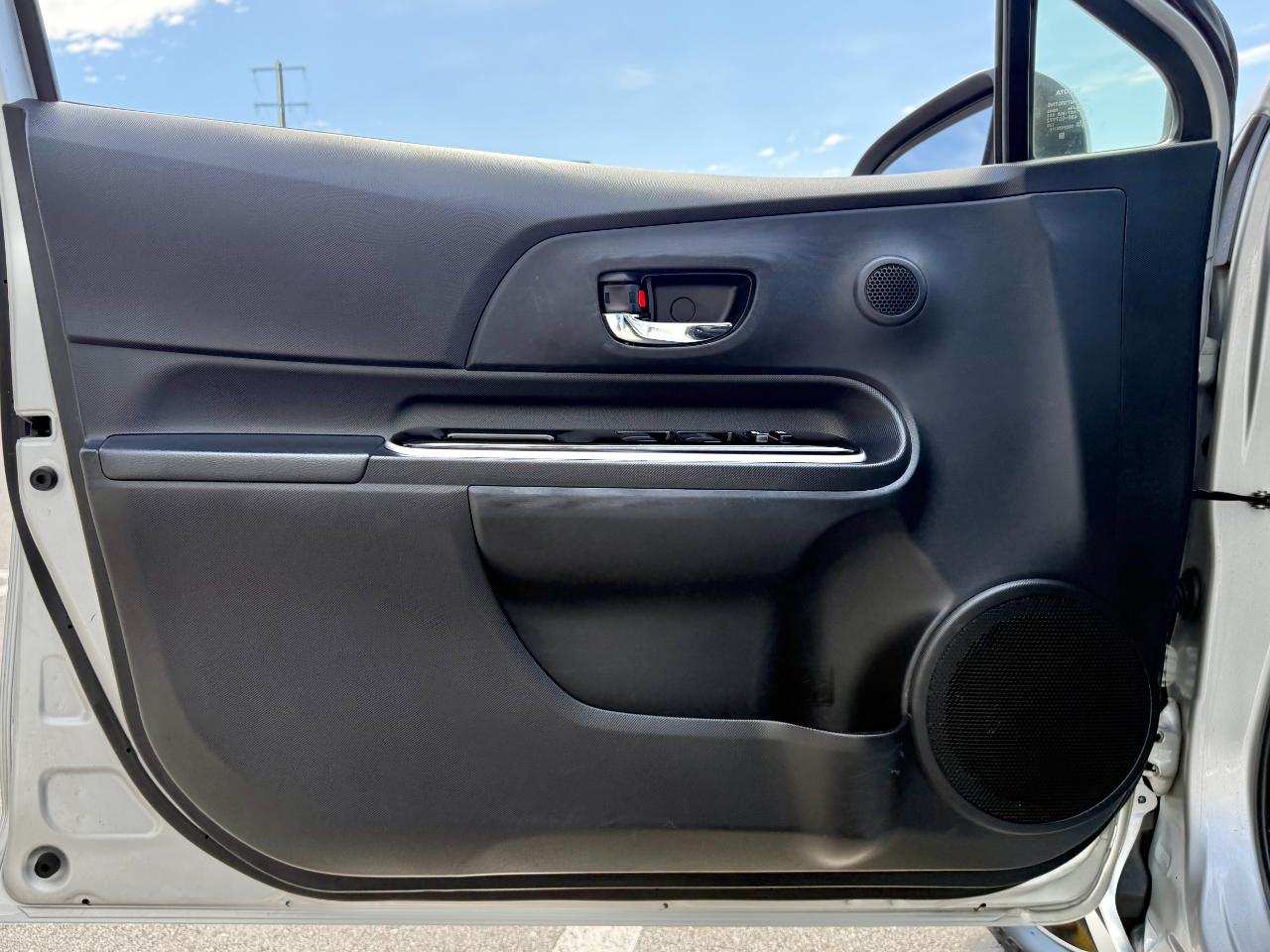 Toyota Prius c 5dr HB Persona Series (Natl) 2016