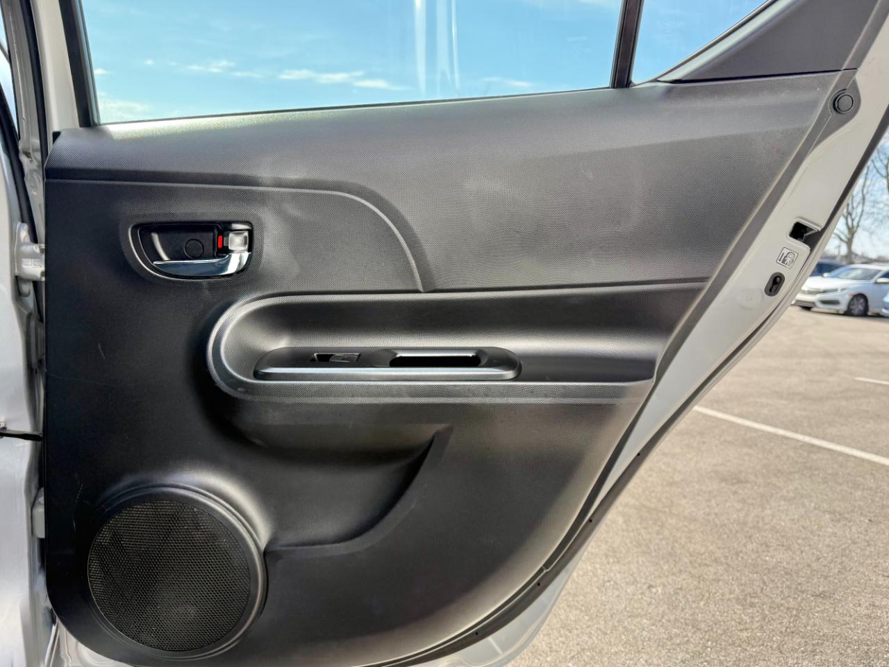 Toyota Prius c 5dr HB Persona Series (Natl) 2016