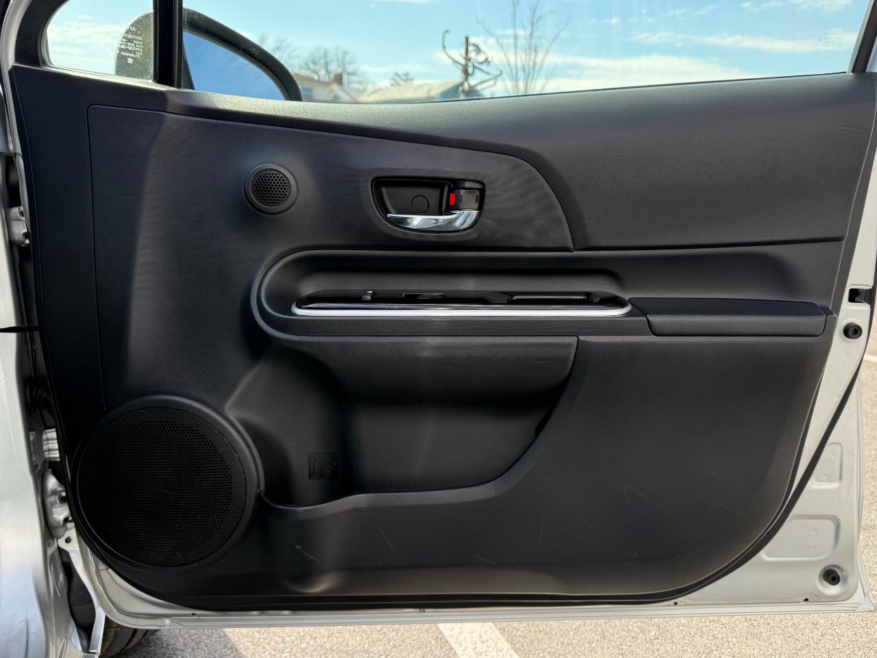 Toyota Prius c 5dr HB Persona Series (Natl) 2016