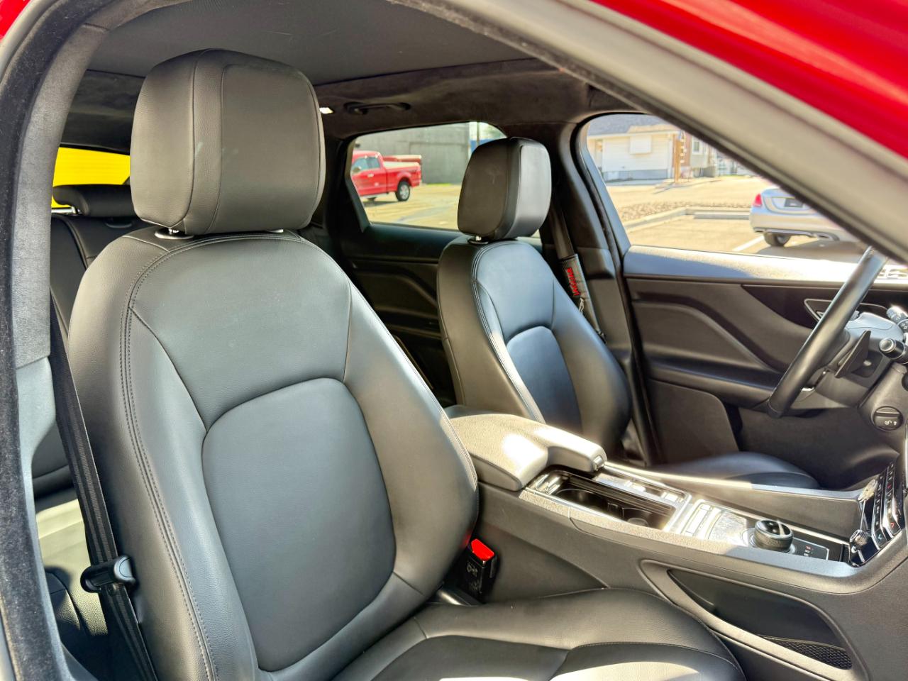 Jaguar F-Pace 25t Premium AWD 2019