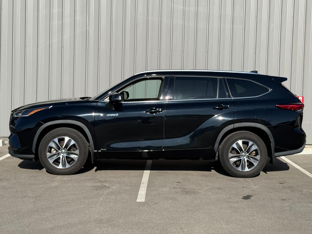 Toyota Highlander Hybrid XLE AWD (Natl) 2021