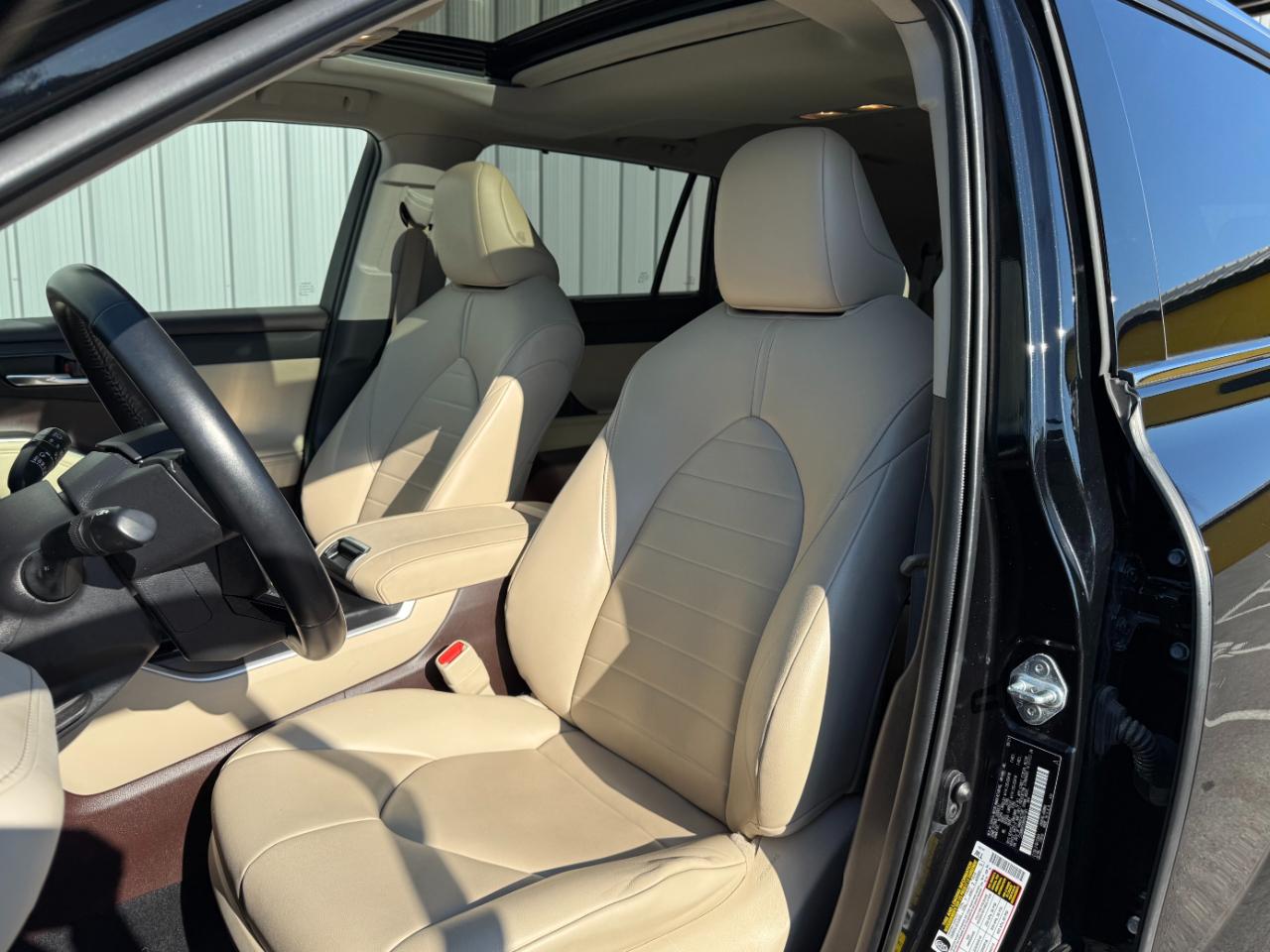 Toyota Highlander Hybrid XLE AWD (Natl) 2021