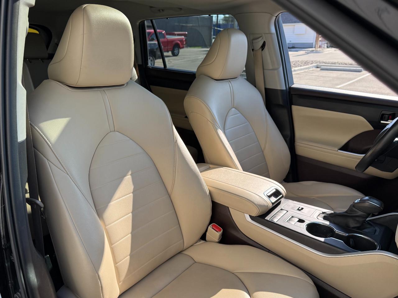 Toyota Highlander Hybrid XLE AWD (Natl) 2021