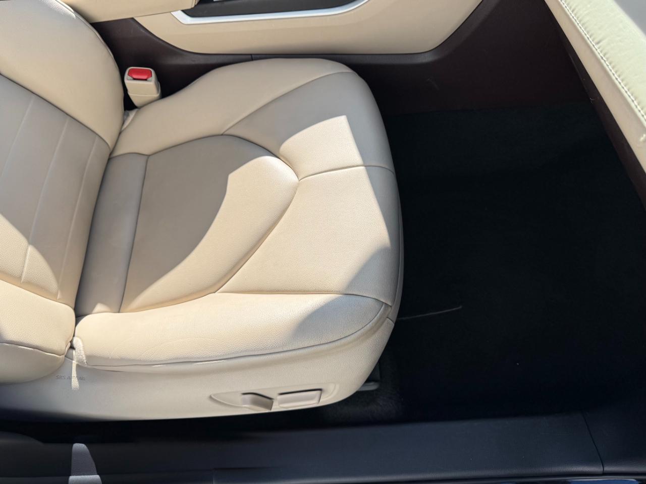 Toyota Highlander Hybrid XLE AWD (Natl) 2021